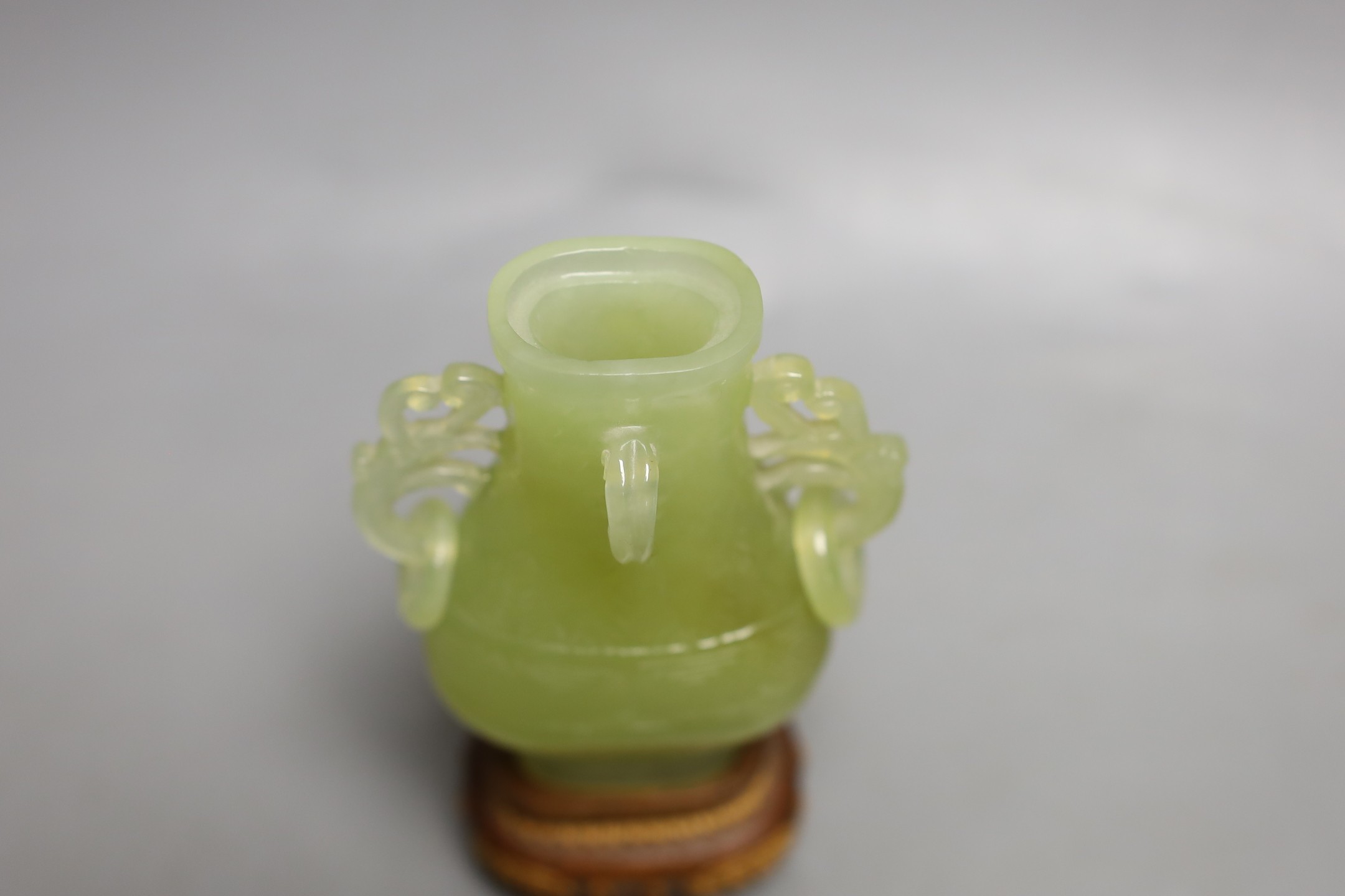 A Chinese malachite vase and cover, 9.5cm and a bowenite jade vase